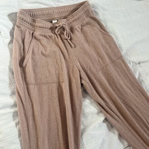 ALO Yoga SoHo Sweatpants in size XS, color Mocha